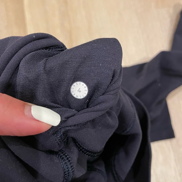 Lululemon align high rise crop 21’ - Picture 4 of 5